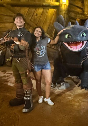 Patricia con Chimuelo en Universal Studios