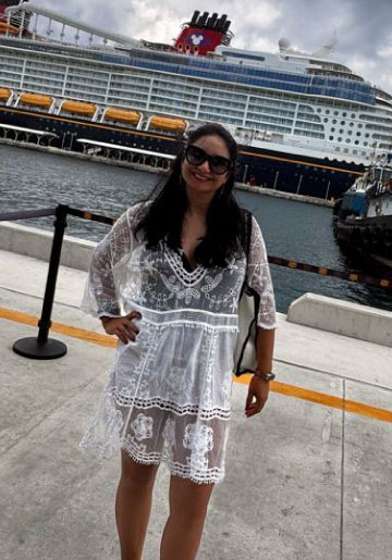 Patricia frente a un crucero Royal Caribbean